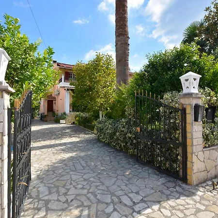 Il Giardino Apartment Alepou